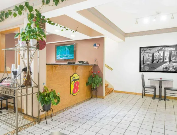 Super 8 by Wyndham Ashland hotel detail image 2