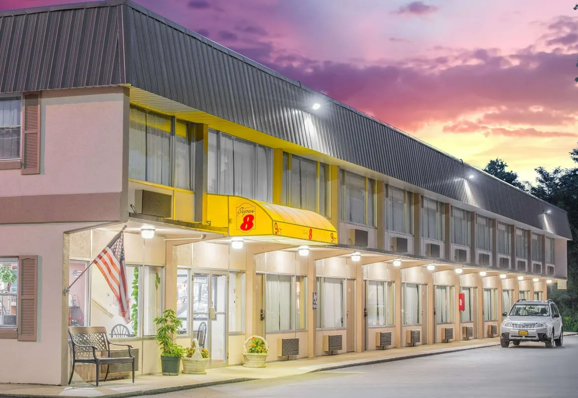 Super 8 by Wyndham Ashland hotel hero