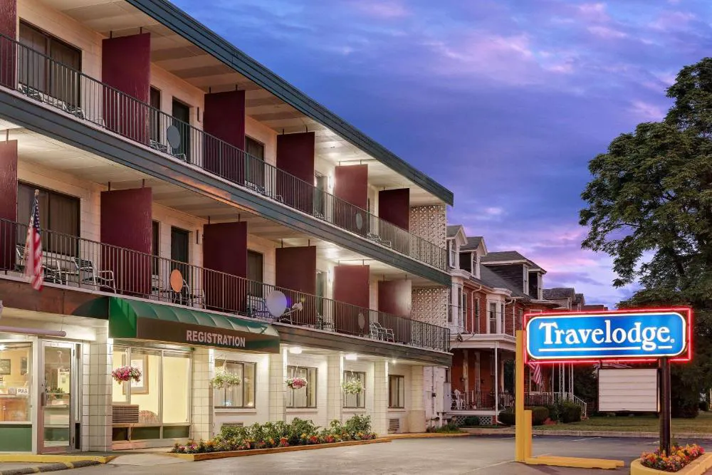 Travelodge by Wyndham Chambersburg hotel hero