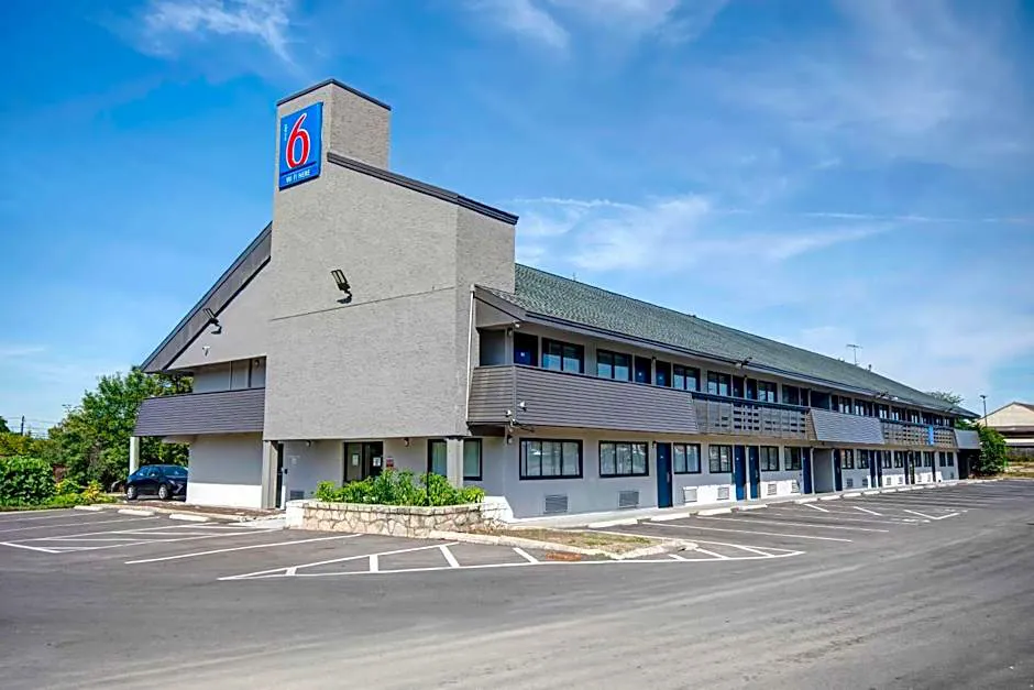 Motel 6 Columbus, OH - OSU North hotel hero