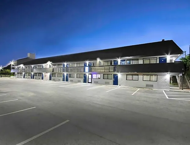 Motel 6 Columbus, OH - OSU North hotel detail image 3