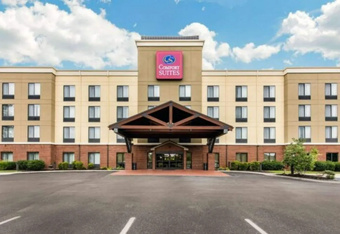 Comfort Suites Manchester near Arnold AFB hotel hero