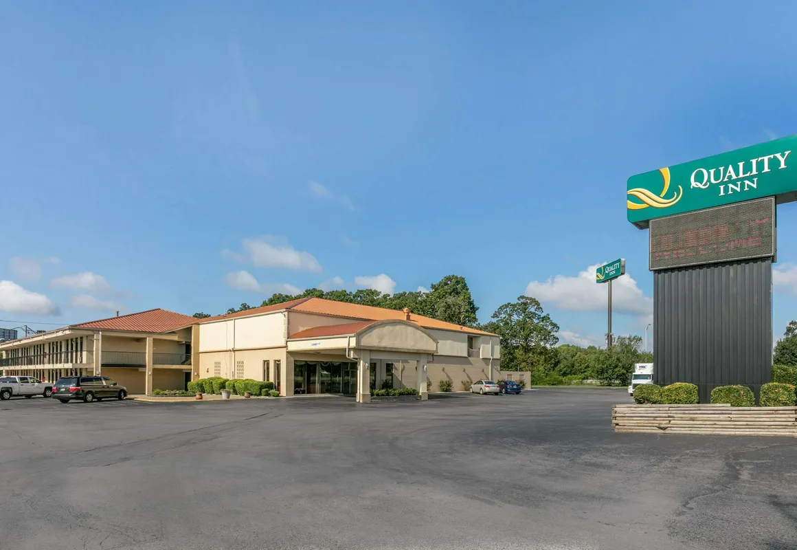 Quality Inn hotel hero