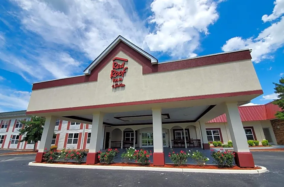 Red Roof Inn & Suites Manchester TN hotel hero