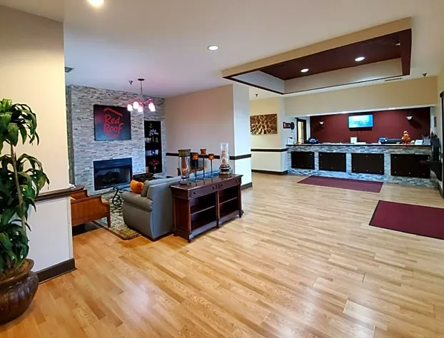 Red Roof Inn & Suites Manchester TN hotel detail image 2