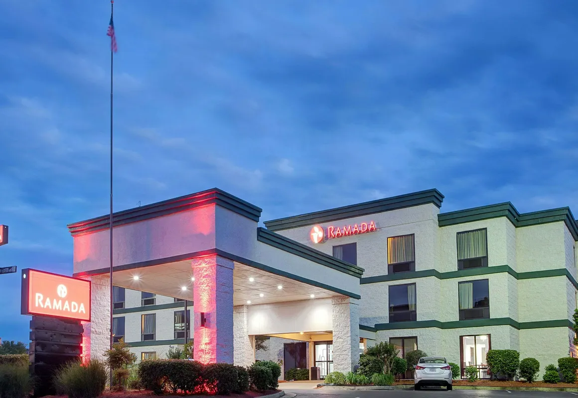 Ramada by Wyndham Pearl/Jackson Airport hotel hero