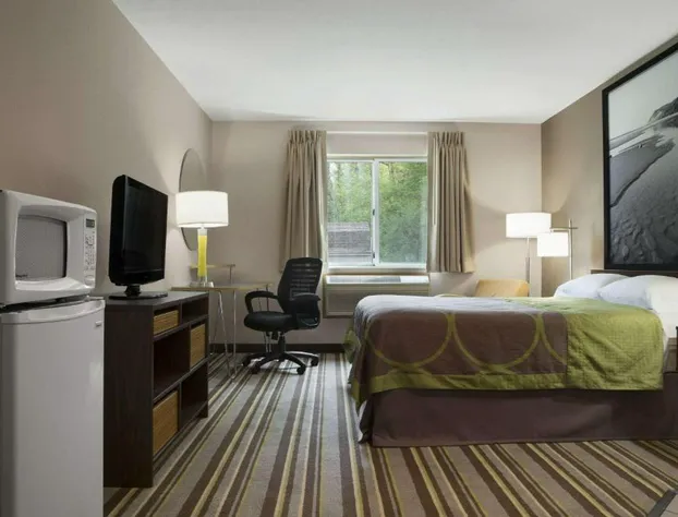 Super 8 by Wyndham Manistee hotel detail image 4