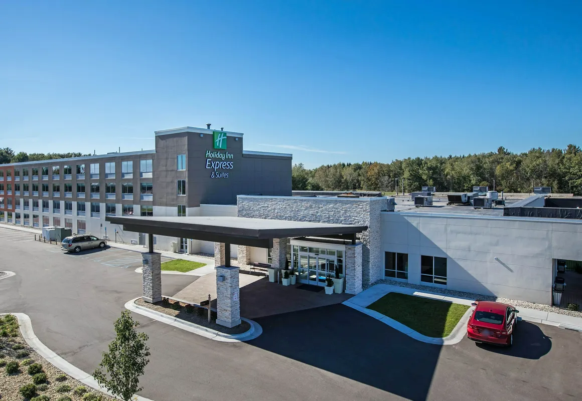 Holiday Inn Express & Suites Ludington by IHG hotel hero