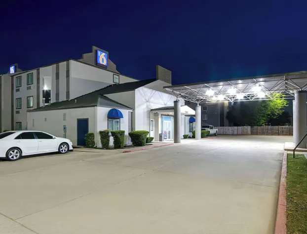 Motel 6 San Antonio, TX - South hotel detail image 1