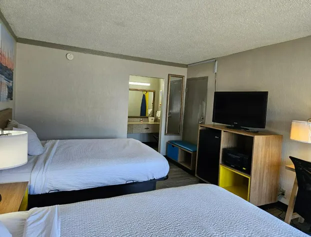 Days Inn by Wyndham Washington hotel detail image 1