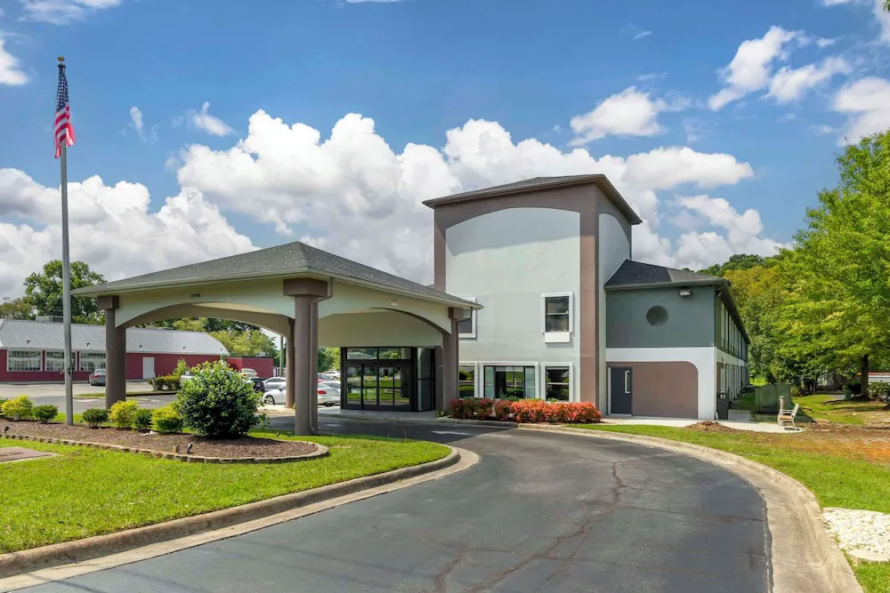 Quality Inn Washington NC hotel hero
