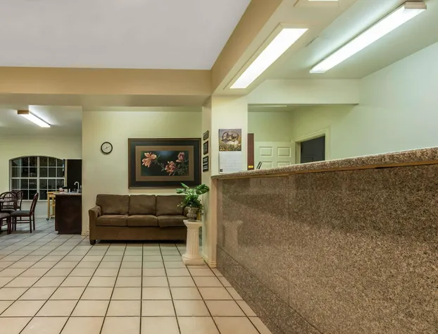 Super 8 by Wyndham Greenville hotel detail image 2