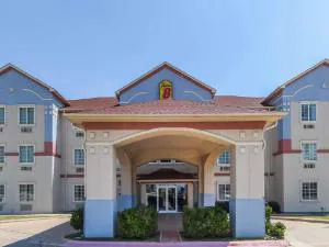 Super 8 by Wyndham Alvarado hotel detail image 1