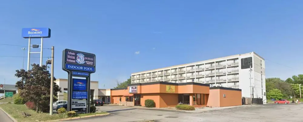 Baymont by Wyndham Youngstown hotel hero