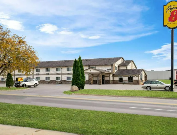 Super 8 by Wyndham Waverly hotel detail image 1