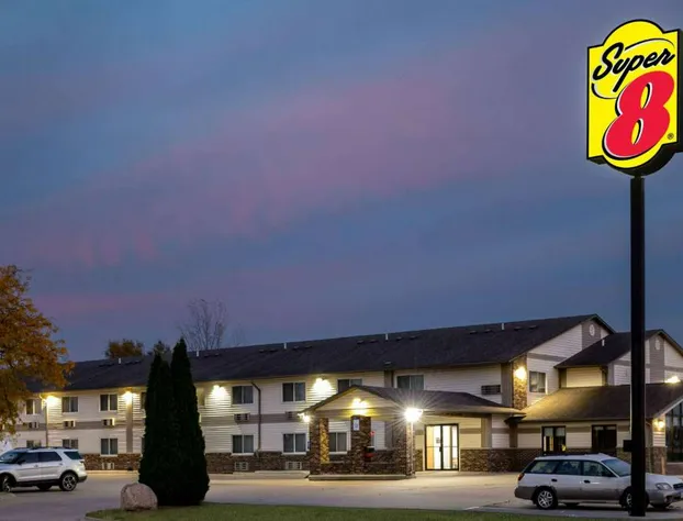 Super 8 by Wyndham Waverly hotel detail image 3