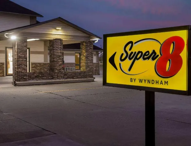 Super 8 by Wyndham Waverly hotel detail image 1