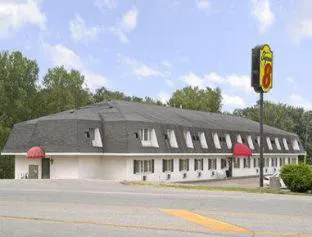 Super 8 by Wyndham Platteville hotel detail image 1