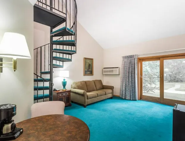 Super 8 by Wyndham Platteville hotel detail image 2