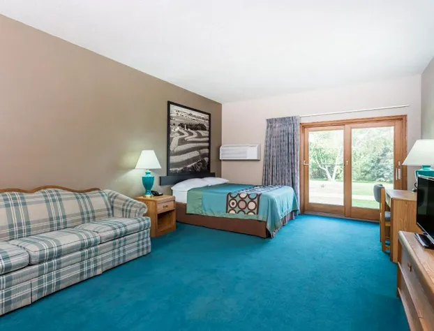 Super 8 by Wyndham Platteville hotel detail image 3