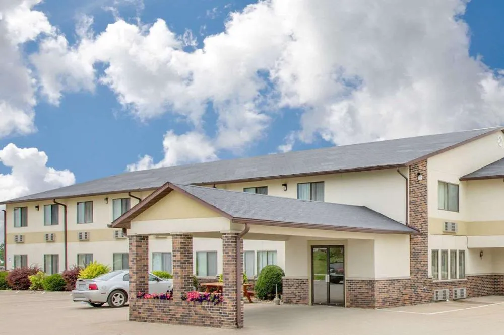 Lamoni Inn & Suites hotel hero