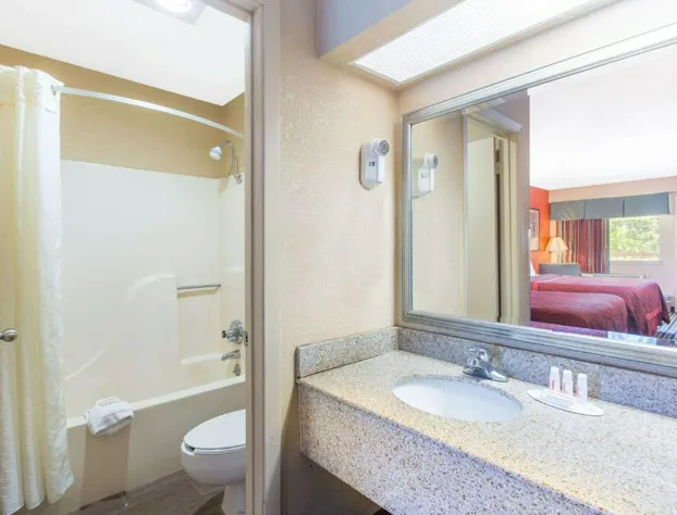 Days Inn by Wyndham Tupelo hotel detail image 3