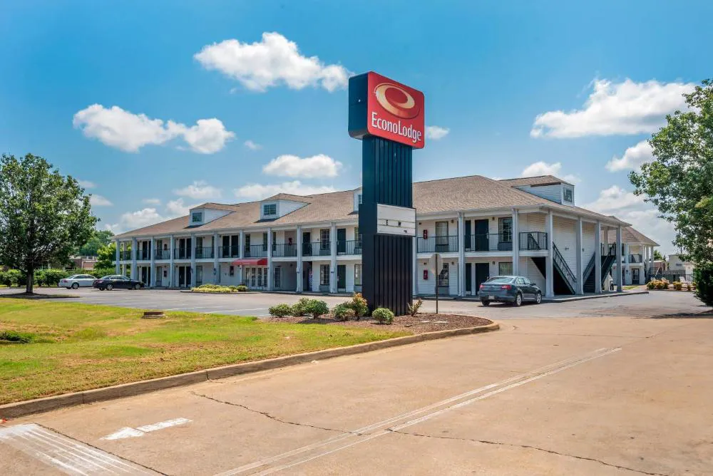 Econo Lodge Tupelo Barnes Crossing hotel hero