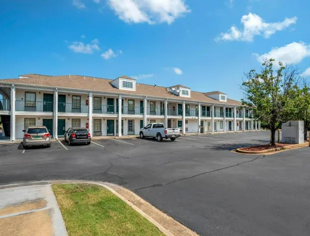 Econo Lodge Tupelo Barnes Crossing hotel detail image 1