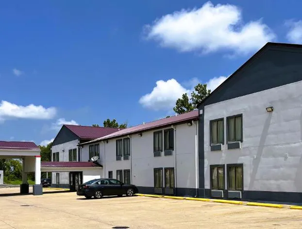 Super 8 by Wyndham Vincennes hotel detail image 3