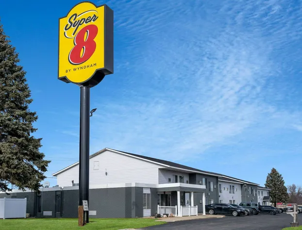 Super 8 by Wyndham Owatonna hotel detail image 1