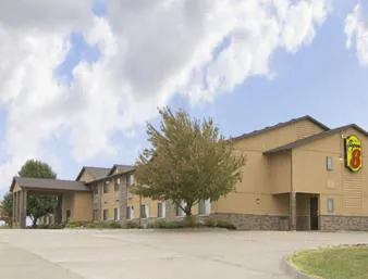 Super 8 by Wyndham Smithville/Kansas City hotel hero