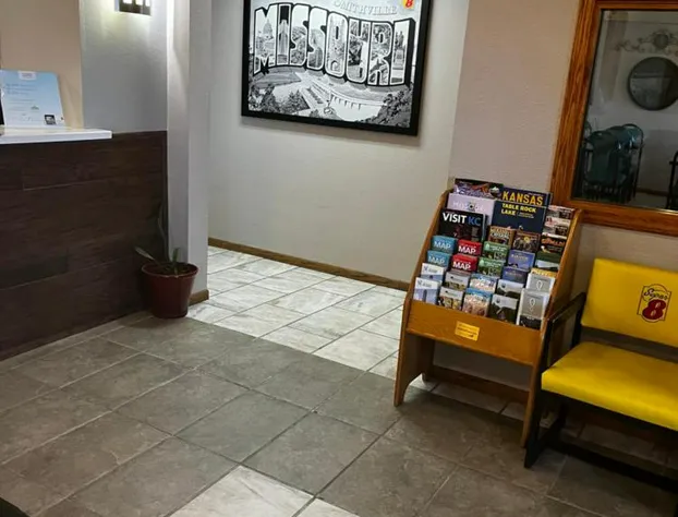 Super 8 by Wyndham Smithville/Kansas City hotel detail image 4