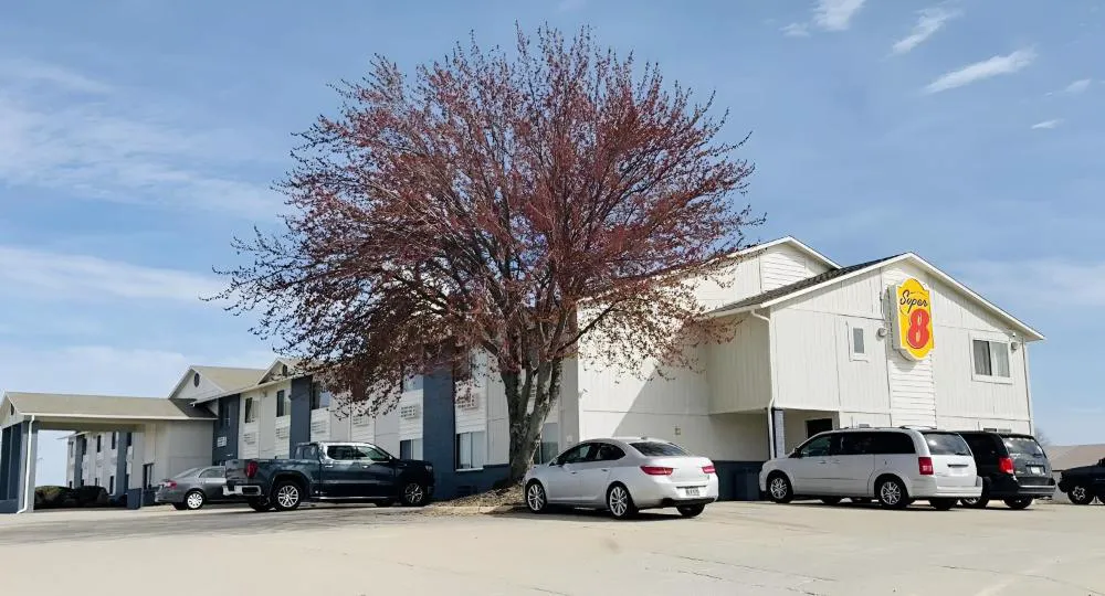 Super 8 by Wyndham Smithville/Kansas City hotel hero