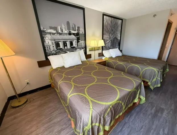 Super 8 by Wyndham Smithville/Kansas City hotel detail image 3