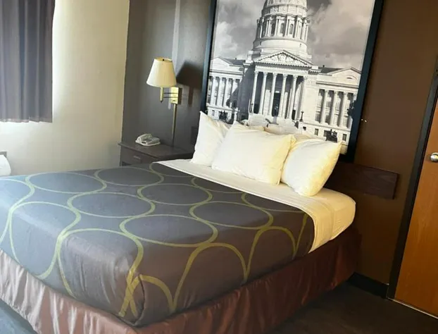 Super 8 by Wyndham Smithville/Kansas City hotel detail image 4