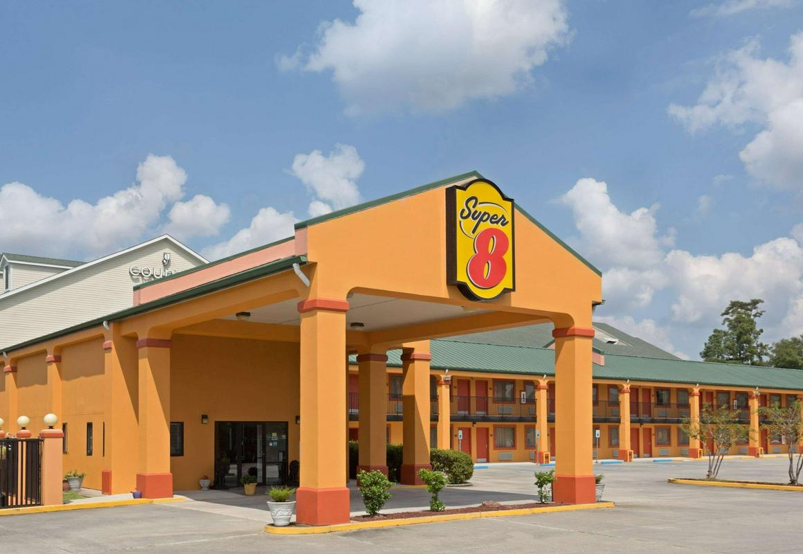 Super 8 by Wyndham Covington hotel hero