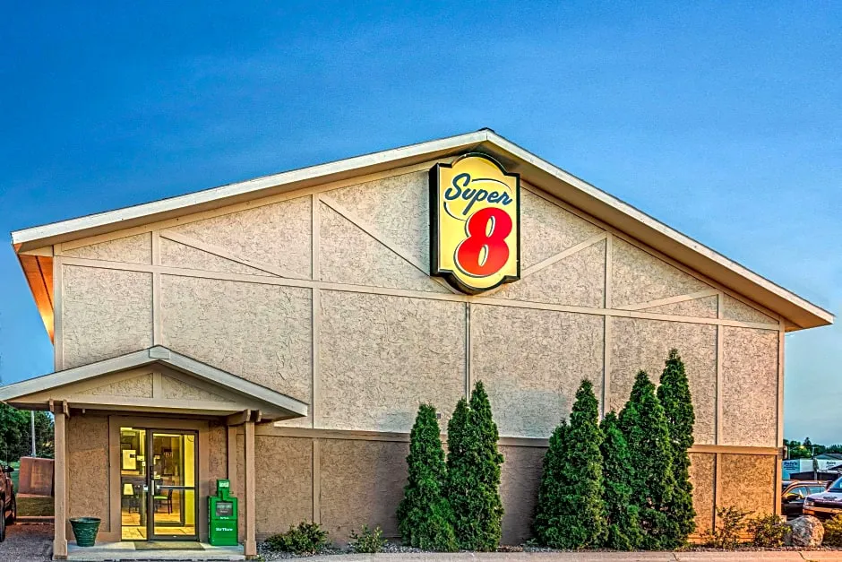 Super 8 by Wyndham Glencoe hotel hero