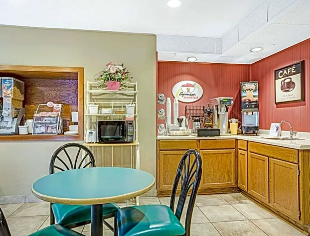 Super 8 by Wyndham Glencoe hotel detail image 3