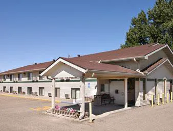 Super 8 by Wyndham Valley City hotel hero