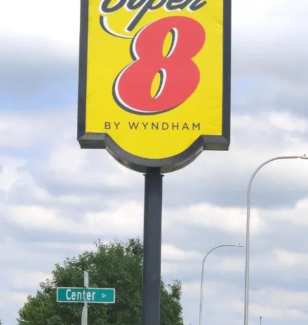 Super 8 by Wyndham Champaign hotel detail image 3