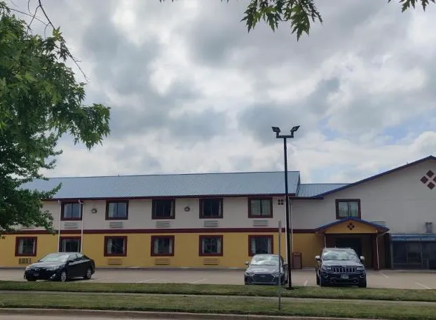 Super 8 by Wyndham Champaign hotel detail image 1