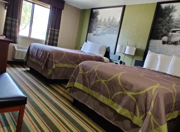 Super 8 by Wyndham Champaign hotel detail image 4