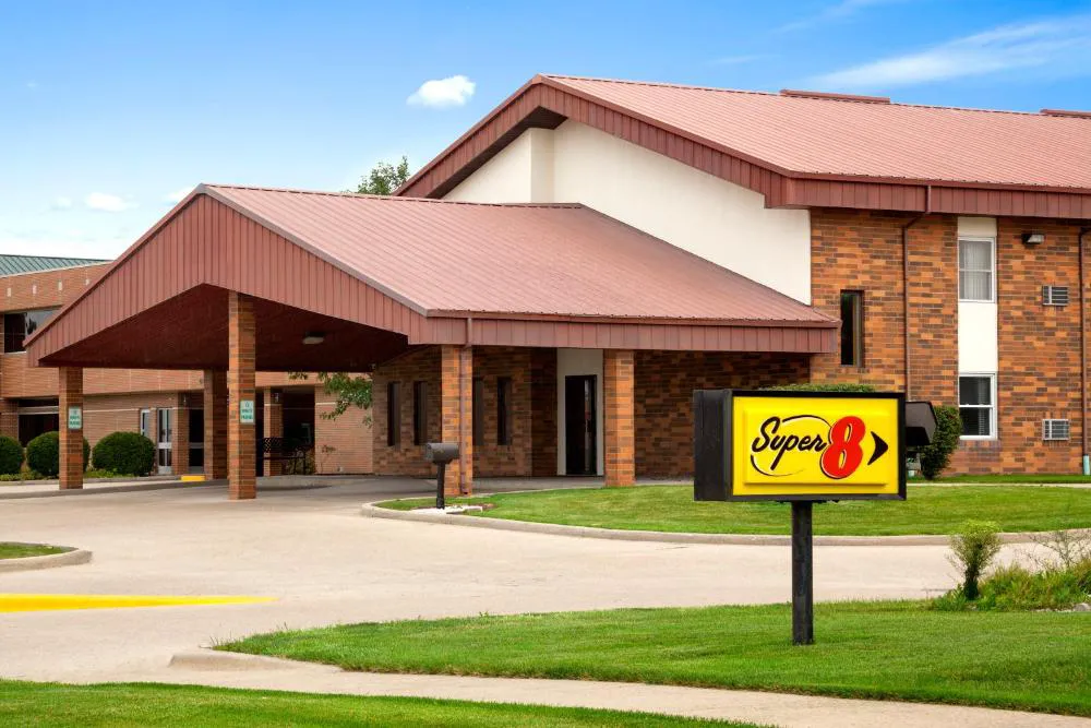 Super 8 by Wyndham Tuscola hotel hero