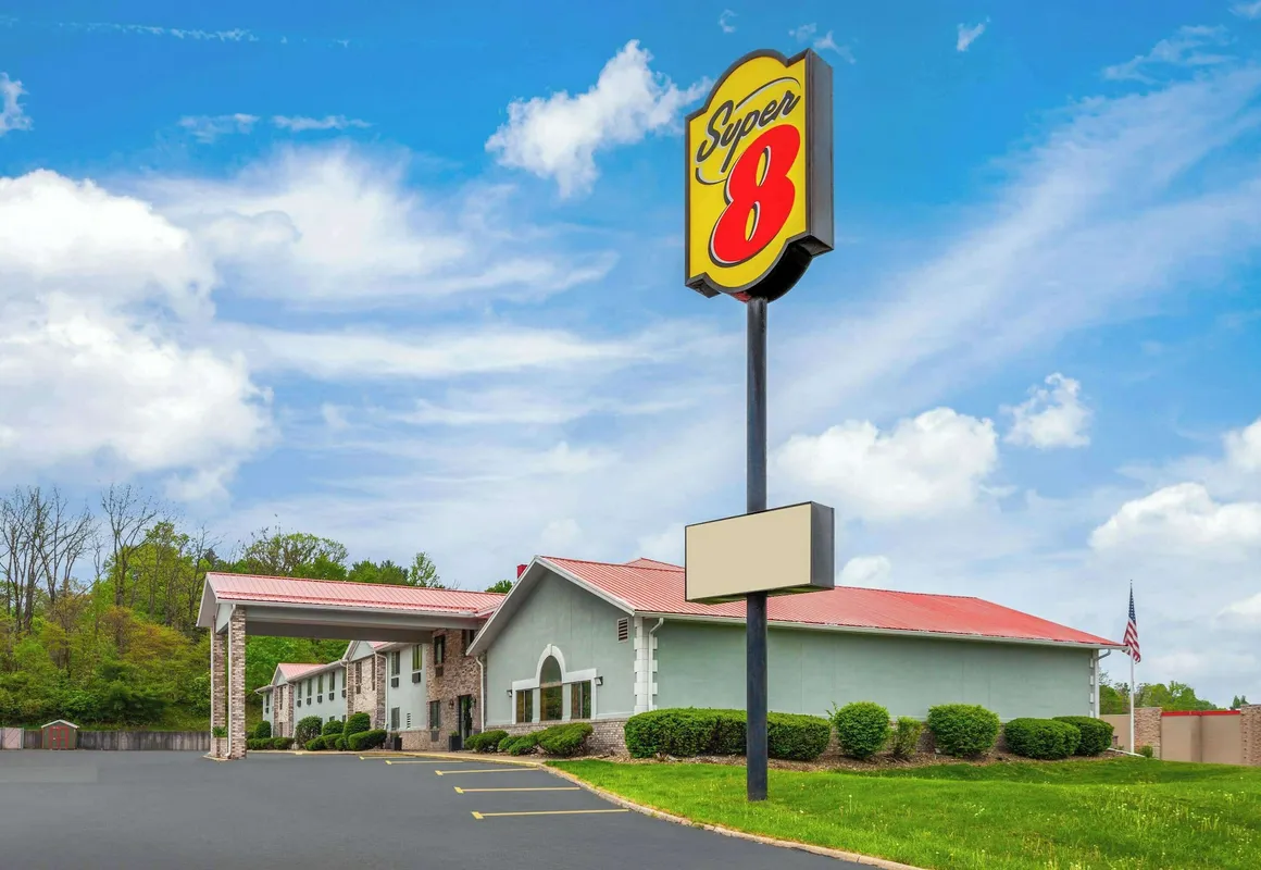 Super 8 by Wyndham Mt. Vernon hotel hero