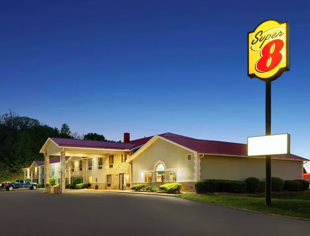 Super 8 by Wyndham Mt. Vernon hotel detail image 1