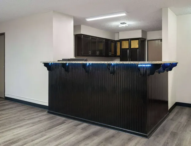 Super 8 by Wyndham Mt. Vernon hotel detail image 3