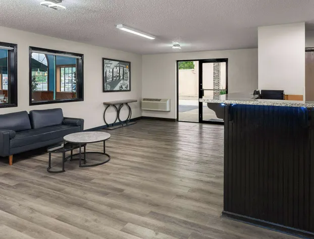 Super 8 by Wyndham Mt. Vernon hotel detail image 4