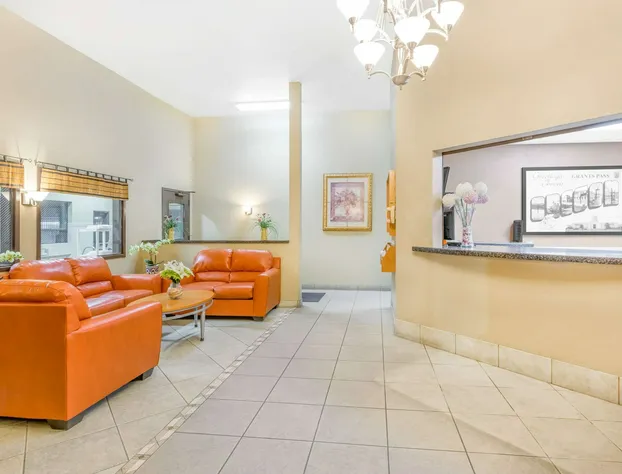 Super 8 by Wyndham Grants Pass hotel detail image 1