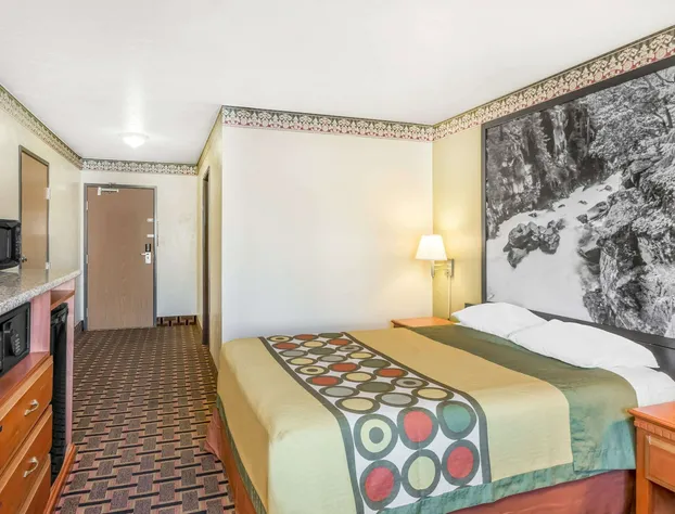 Super 8 by Wyndham Grants Pass hotel detail image 3