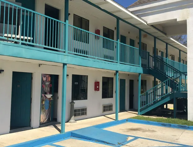 Econo Lodge Biloxi Beach hotel detail image 1